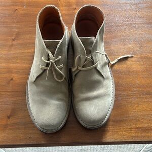 ASTORFLEX
Brownflex Chukka Boot in Stone Suede. Men’s 11